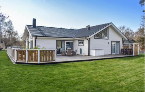 3 Bedroom Cozy Home In Sölvesborg in Sölvesborg